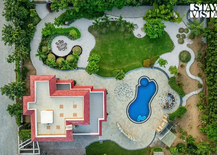 Stayvista'S Vacanza Villa - 3Bhk With Home Theatre & Private Pool